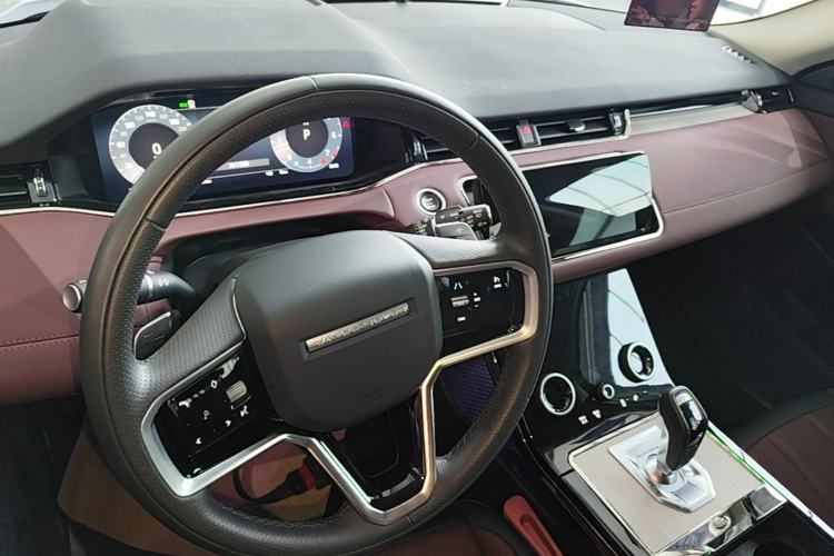 Used Land Rover Range Evoque 2023 Aurora L 249 PS Luxury Edition Center Console