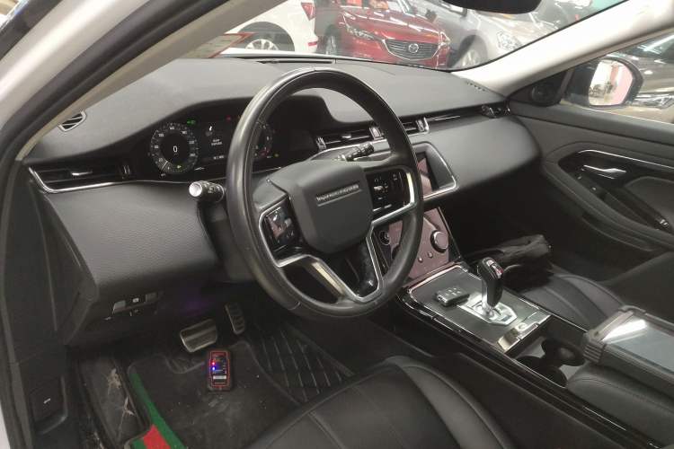 Used Land Rover Range Evoque 2023 Aurora L 200PS Elite Edition Center Console