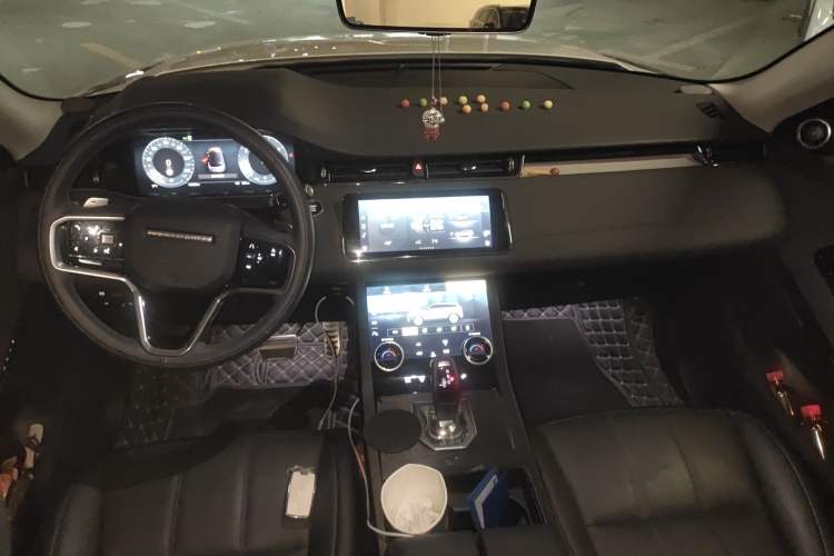 Used Land Rover Range Evoque 2023 Aurora L 249 PS Luxury Edition Center Console