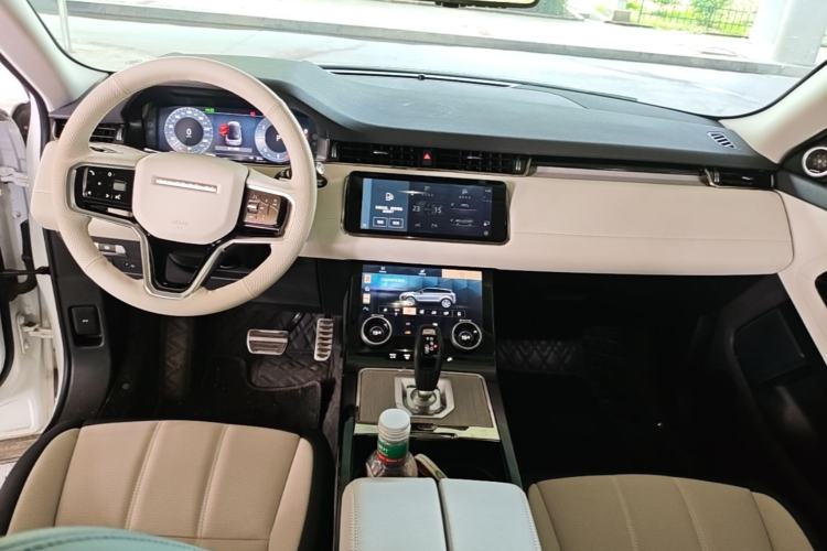 Used Land Rover Range Evoque 2023 Aurora L 249 PS Luxury Edition Center Console
