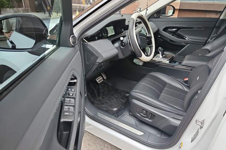 Used Land Rover Range Evoque 2023 Aurora L 249 PS Luxury Edition Driver Seat