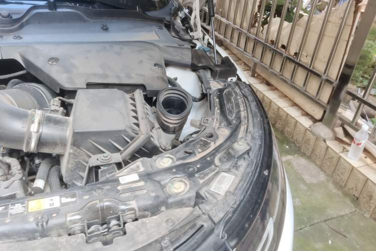 Used Land Rover Range Evoque 2023 Aurora L 200PS Elite Edition Engine Bay Left