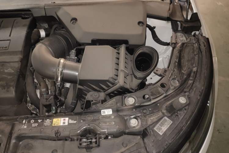 Used Land Rover Range Evoque 2023 Aurora L 249 PS Luxury Edition Engine Bay Left