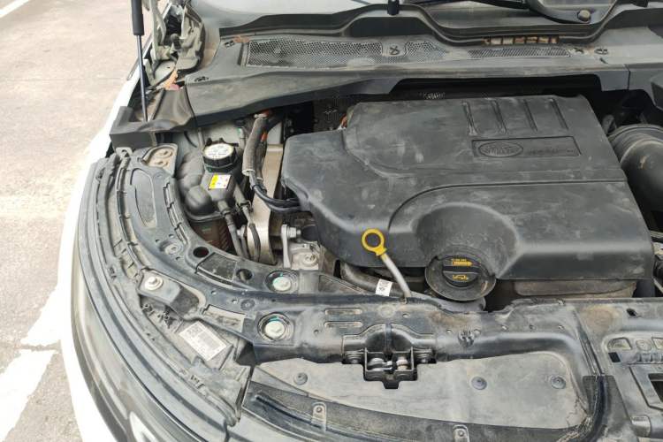 Used Land Rover Range Evoque 2023 Aurora L 249 PS Luxury Edition Engine Bay Right