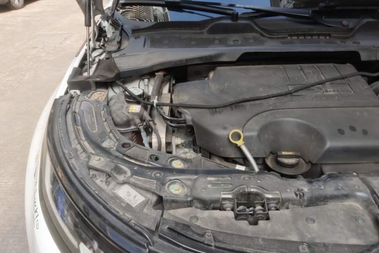 Used Land Rover Range Evoque 2023 Aurora L 200PS Elite Edition Engine Bay Right