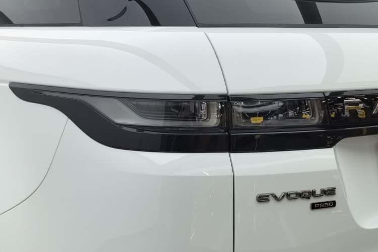Used Land Rover Range Evoque 2023 Aurora L 249 PS Luxury Edition Exterior 7