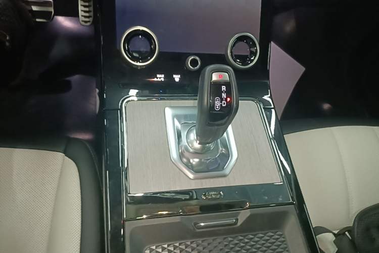 Used Land Rover Range Evoque 2023 Aurora L 249 PS Luxury Edition Gear Lever