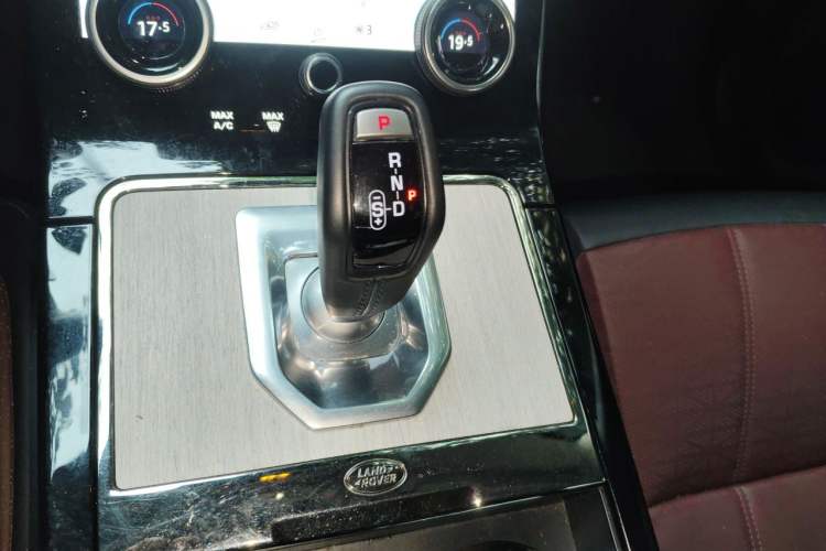 Used Land Rover Range Evoque 2023 Aurora L 249 PS Luxury Edition Gear Lever