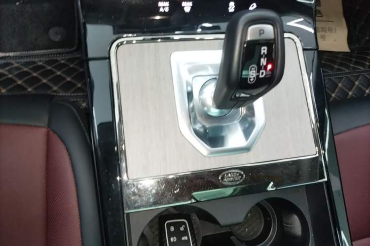 Used Land Rover Range Evoque 2023 Aurora L 249 PS Luxury Edition Gear Lever