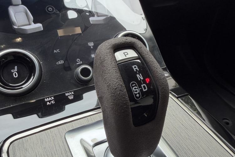 Used Land Rover Range Evoque 2023 Aurora L 249 PS Luxury Edition Gear Lever