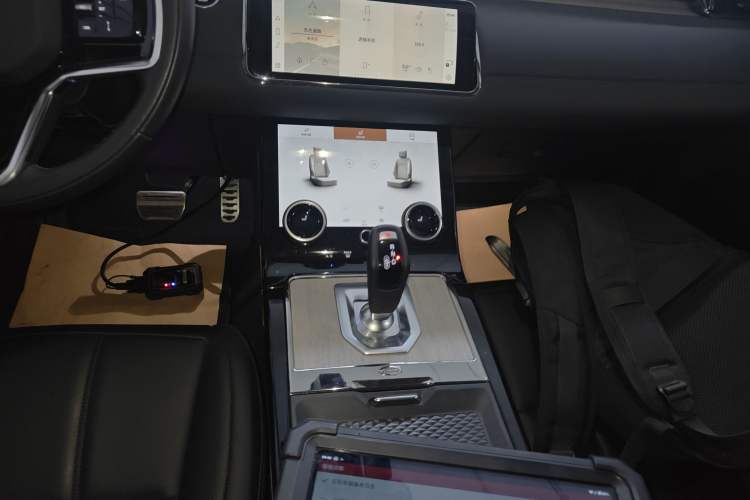 Used Land Rover Range Evoque 2023 Aurora L 249 PS Luxury Edition Gear Lever