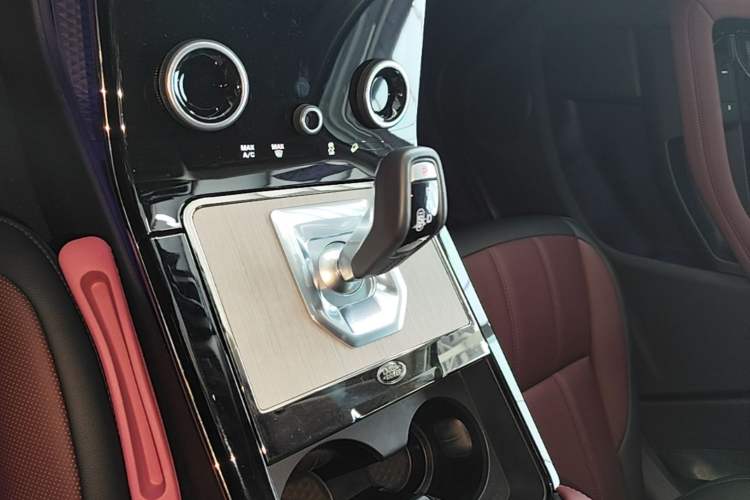 Used Land Rover Range Evoque 2023 Aurora L 249 PS Luxury Edition Gear Lever