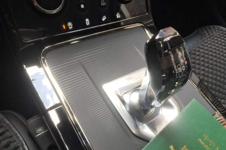 Used Land Rover Range Evoque 2023 Aurora L 200PS Elite Edition Gear Lever