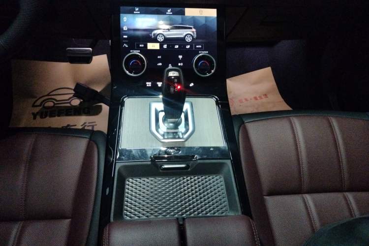 Used Land Rover Range Evoque 2023 Aurora L 249 PS Luxury Edition Gear Lever