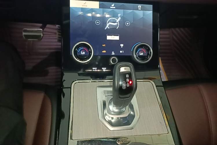 Used Land Rover Range Evoque 2023 Aurora L 249 PS Luxury Edition Gear Lever