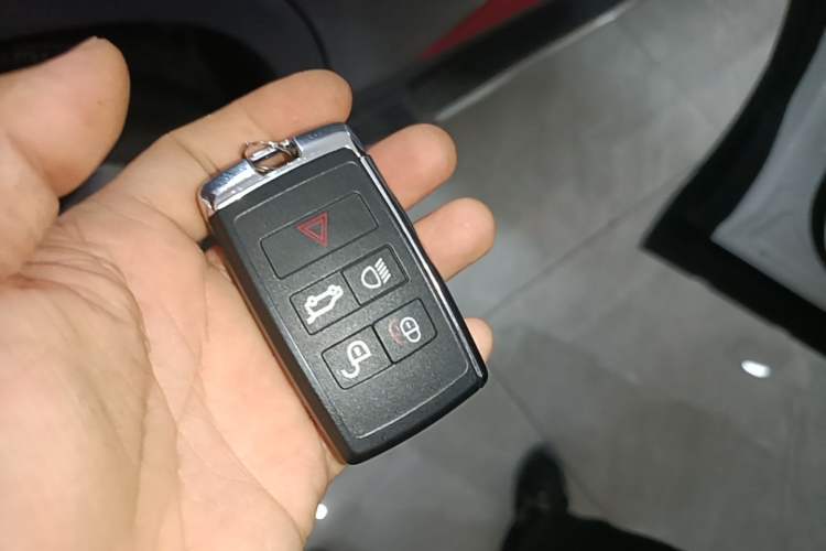 Used Land Rover Range Evoque 2023 Aurora L 249 PS Luxury Edition Interior 1