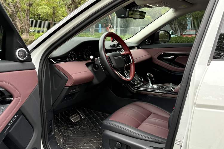Used Land Rover Range Evoque 2023 Aurora L 249 PS Luxury Edition Interior 2
