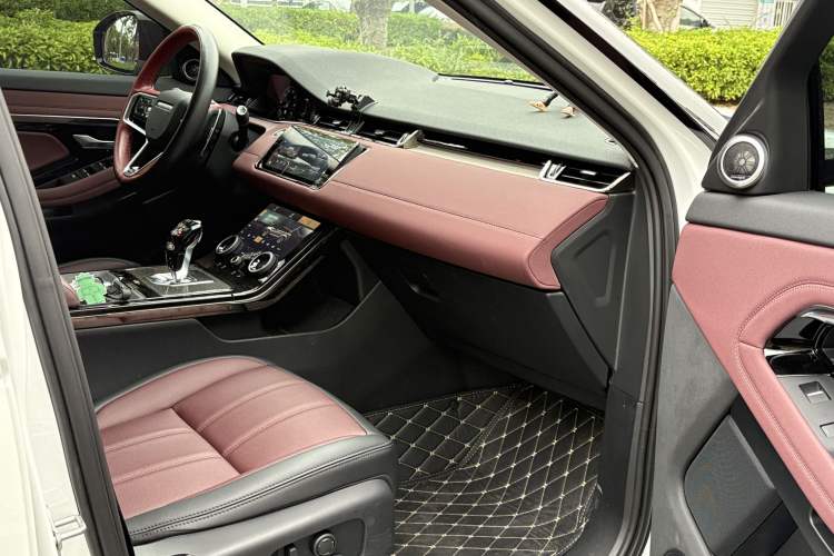 Used Land Rover Range Evoque 2023 Aurora L 249 PS Luxury Edition Interior 4