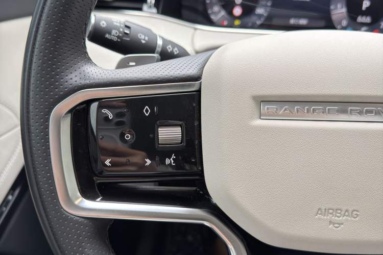 Used Land Rover Range Evoque 2023 Aurora L 249 PS Luxury Edition Interior 6