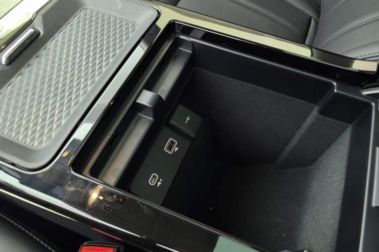 Used Land Rover Range Evoque 2023 Aurora L 249 PS Luxury Edition Interior 7