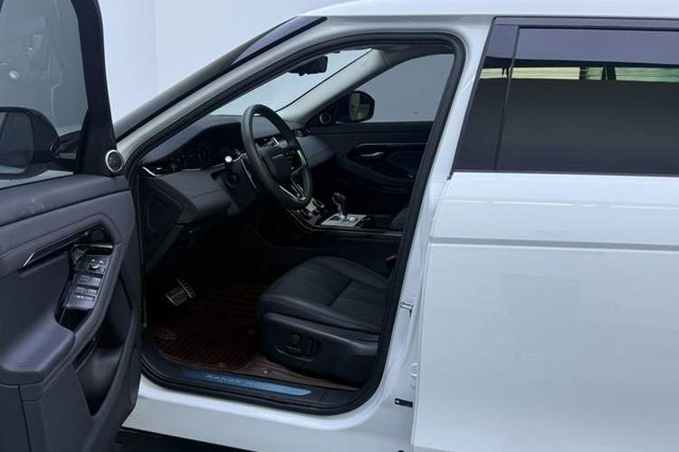Used Land Rover Range Evoque 2023 Aurora L 249 PS Luxury Edition Left Front Seat