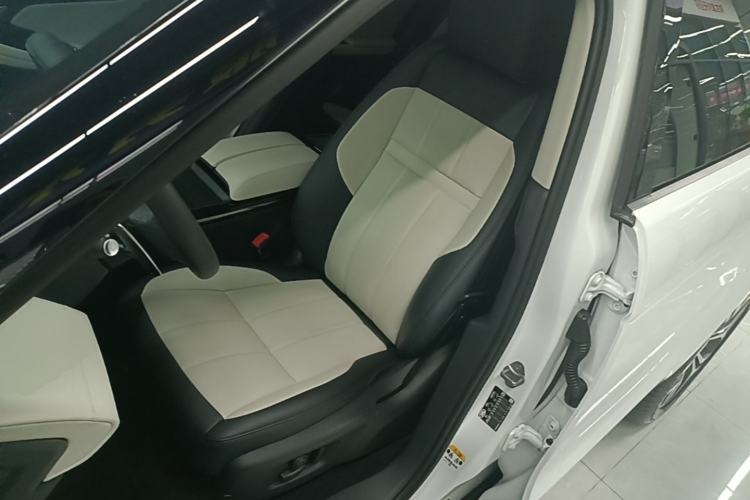 Used Land Rover Range Evoque 2023 Aurora L 249 PS Luxury Edition Left Front Seat