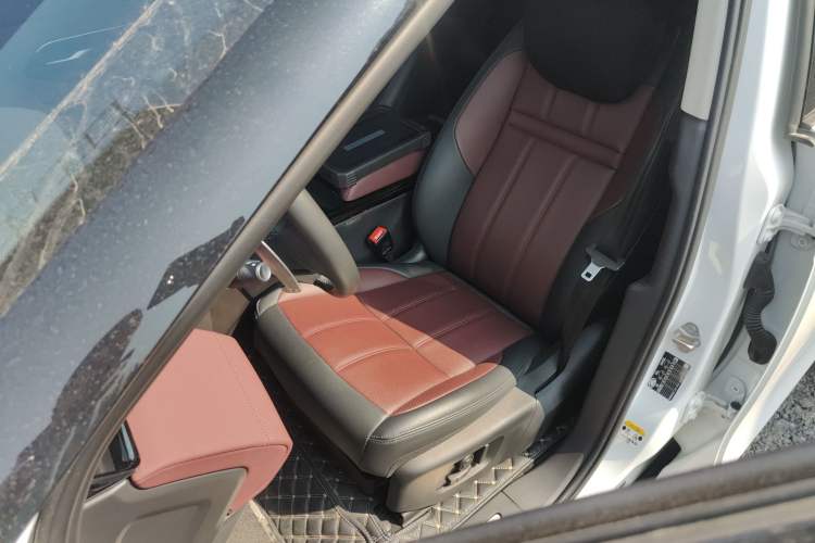 Used Land Rover Range Evoque 2023 Aurora L 249 PS Luxury Edition Left Front Seat