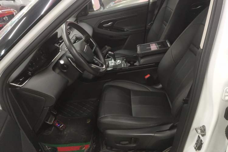 Used Land Rover Range Evoque 2023 Aurora L 200PS Elite Edition Left Front Seat