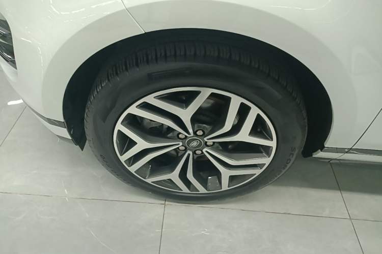 Used Land Rover Range Evoque 2023 Aurora L 249 PS Luxury Edition Left Front Wheel Hub