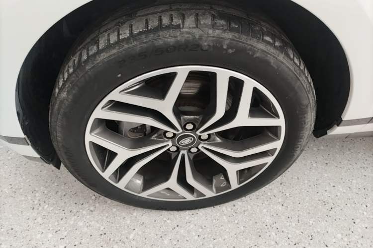 Used Land Rover Range Evoque 2023 Aurora L 249 PS Luxury Edition Left Front Wheel Hub