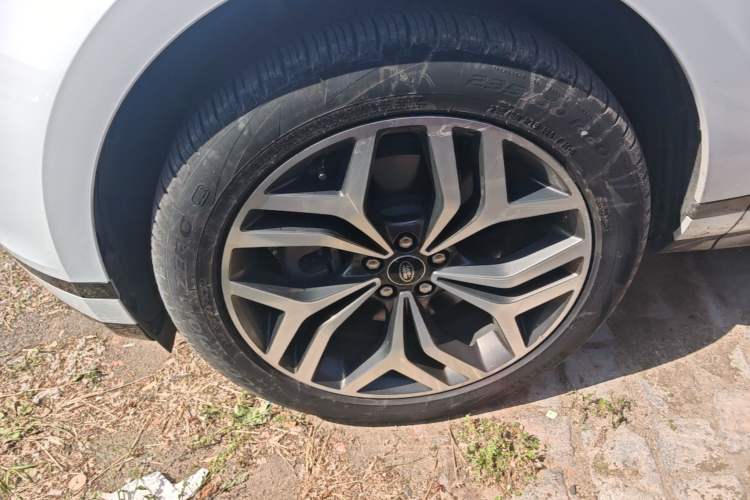 Used Land Rover Range Evoque 2023 Aurora L 249 PS Luxury Edition Left Front Wheel Hub