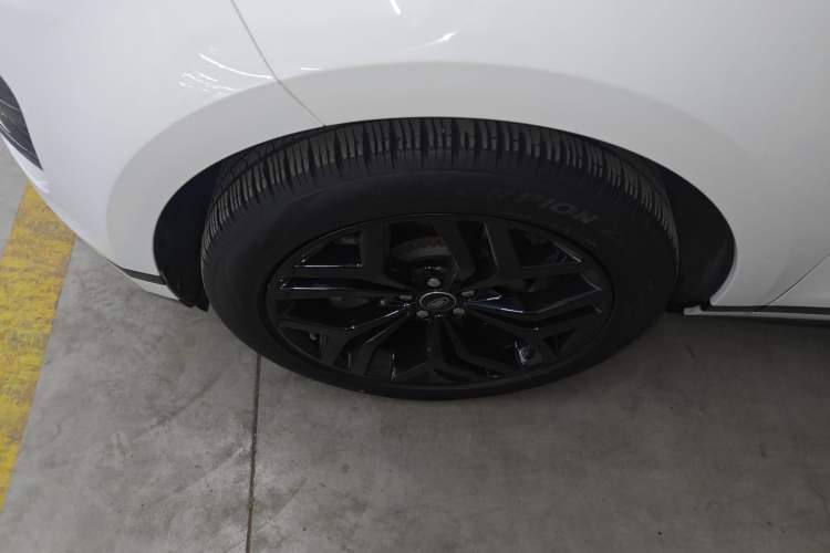 Used Land Rover Range Evoque 2023 Aurora L 249 PS Luxury Edition Left Front Wheel Hub