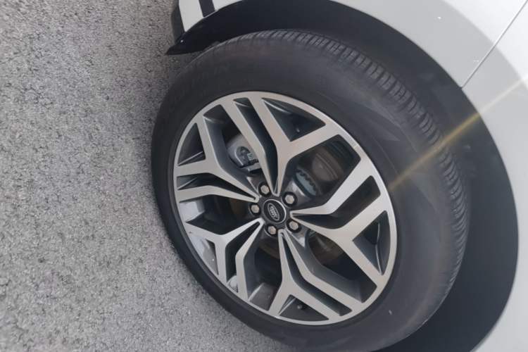 Used Land Rover Range Evoque 2023 Aurora L 249 PS Luxury Edition Left Front Wheel Hub