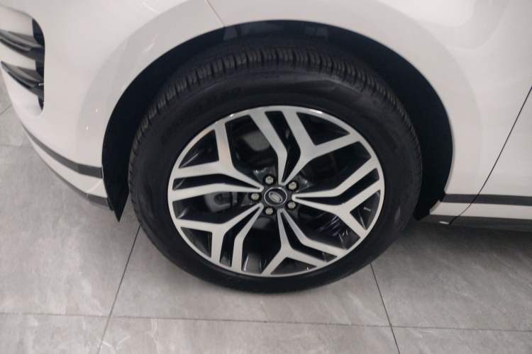 Used Land Rover Range Evoque 2023 Aurora L 249 PS Luxury Edition Left Front Wheel Hub