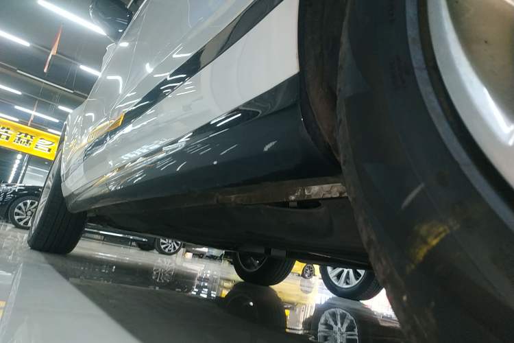 Used Land Rover Range Evoque 2023 Aurora L 200PS Elite Edition Left Side Sill