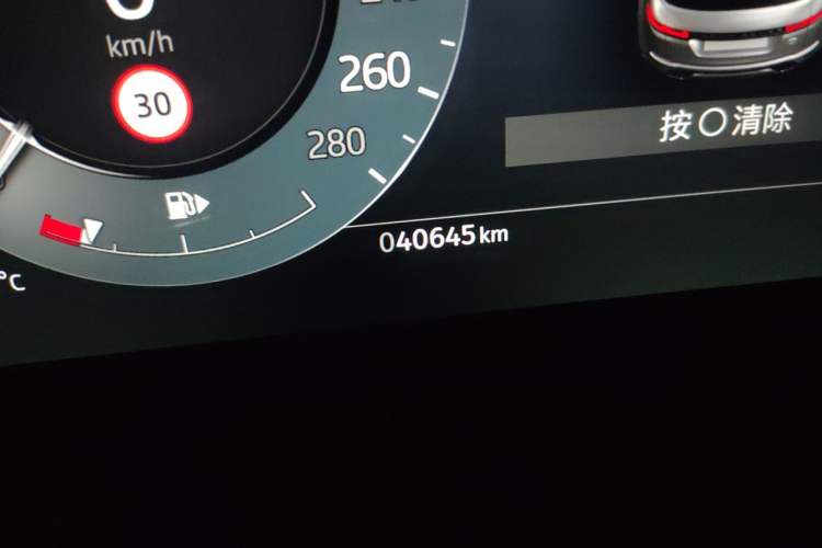 Used Land Rover Range Evoque 2023 Aurora L 200PS Elite Edition Odometer Close Up