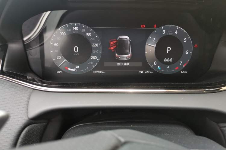 Used Land Rover Range Evoque 2023 Aurora L 200PS Elite Edition Odometer Close Up