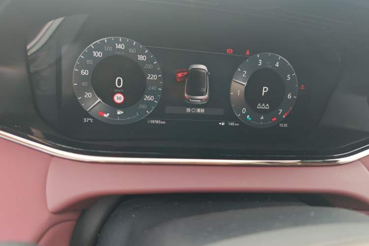 Used Land Rover Range Evoque 2023 Aurora L 249 PS Luxury Edition Odometer Close Up