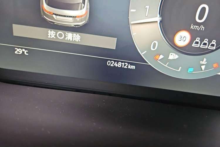 Used Land Rover Range Evoque 2023 Aurora L 249 PS Luxury Edition Odometer Close Up