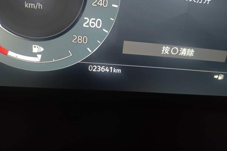 Used Land Rover Range Evoque 2023 Aurora L 249 PS Luxury Edition Odometer Close Up
