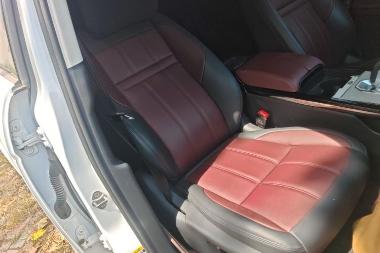 Used Land Rover Range Evoque 2023 Aurora L 249 PS Luxury Edition Right Front Seat