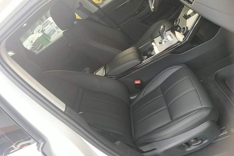 Used Land Rover Range Evoque 2023 Aurora L 249 PS Luxury Edition Right Front Seat