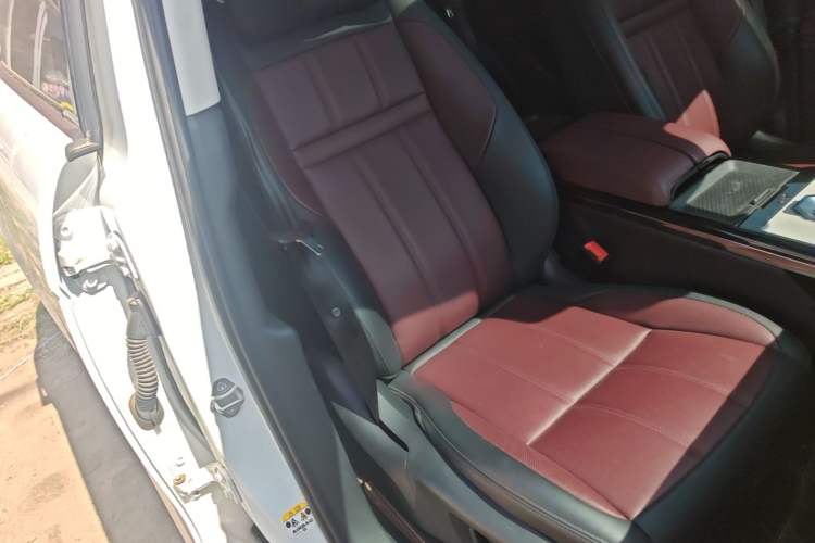 Used Land Rover Range Evoque 2023 Aurora L 249 PS Luxury Edition Right Front Seat