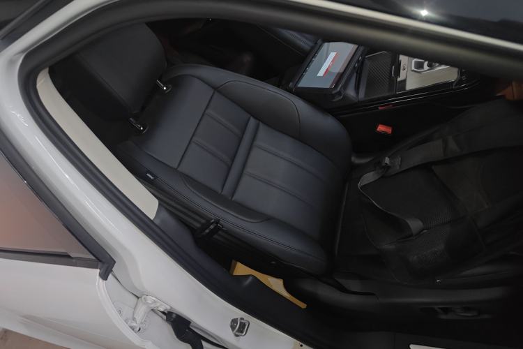 Used Land Rover Range Evoque 2023 Aurora L 249 PS Luxury Edition Right Front Seat