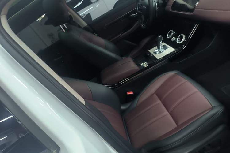 Used Land Rover Range Evoque 2023 Aurora L 249 PS Luxury Edition Right Front Seat