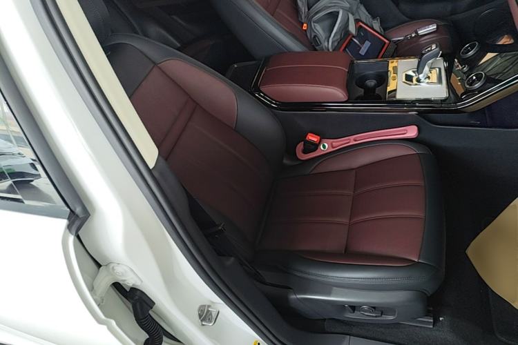 Used Land Rover Range Evoque 2023 Aurora L 249 PS Luxury Edition Right Front Seat