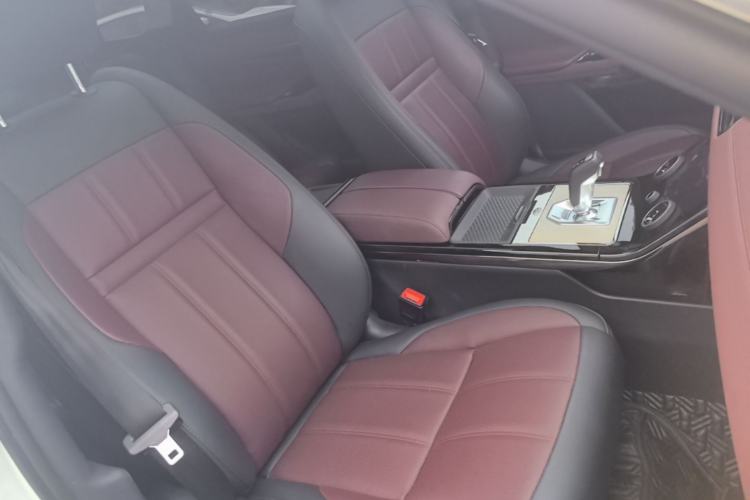 Used Land Rover Range Evoque 2023 Aurora L 249 PS Luxury Edition Right Front Seat