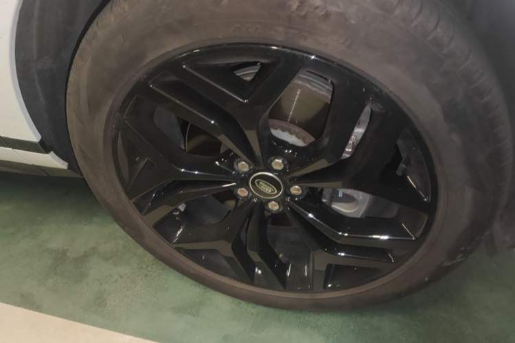 Used Land Rover Range Evoque 2023 Aurora L 249 PS Luxury Edition Right Front Wheel Hub