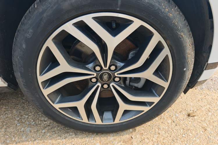 Used Land Rover Range Evoque 2023 Aurora L 249 PS Luxury Edition Right Front Wheel Hub