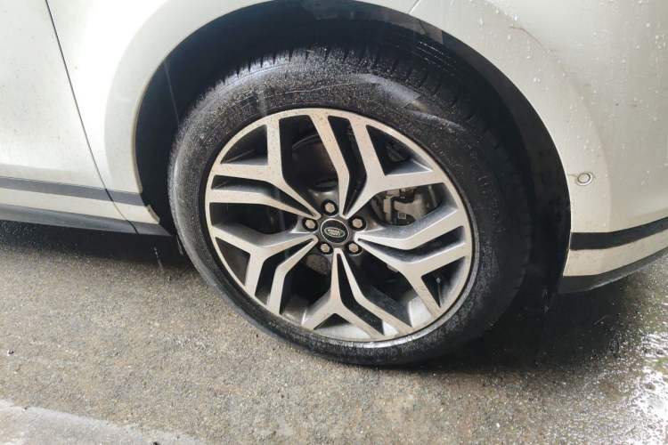 Used Land Rover Range Evoque 2023 Aurora L 249 PS Luxury Edition Right Front Wheel Hub